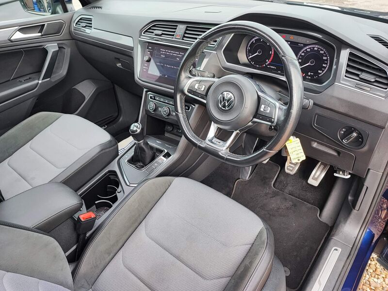 View VOLKSWAGEN TIGUAN 2.0 TDI R-Line Euro 6 (s/s) 5dr