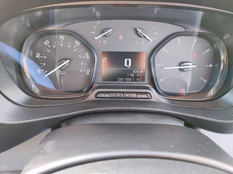 VAUXHALL VIVARO
