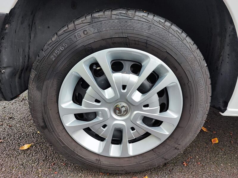 VAUXHALL VIVARO