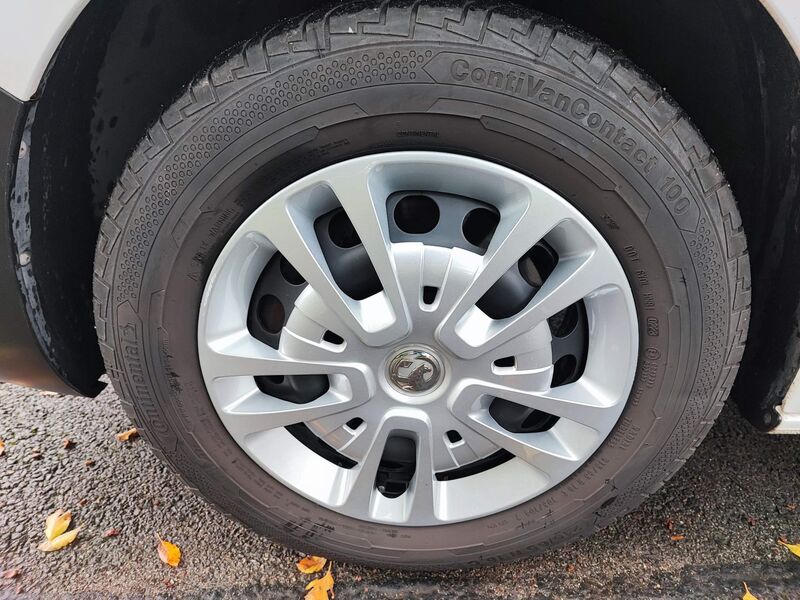 VAUXHALL VIVARO