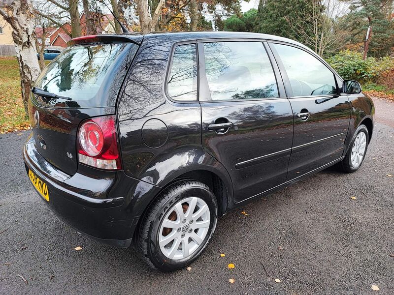 VOLKSWAGEN POLO
