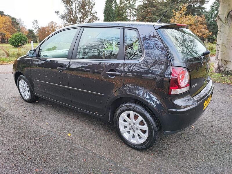 VOLKSWAGEN POLO