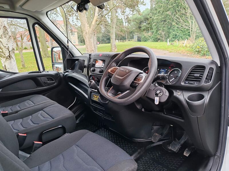 View IVECO DAILY 2.3D HPI 14V 35S 3450 MWB Euro 6 (s/s) 2dr