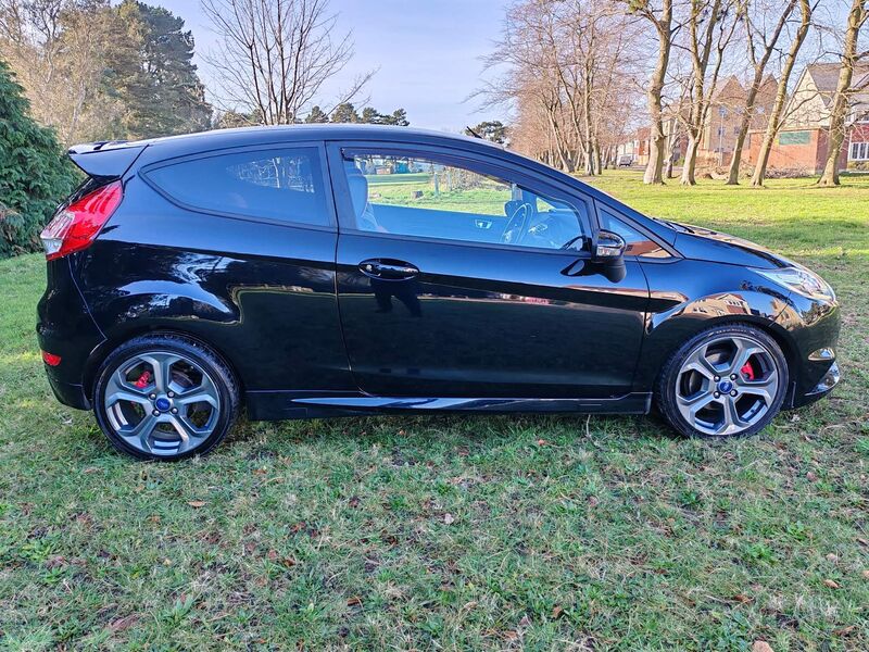 View FORD FIESTA 1.6T EcoBoost ST-3 Euro 6 3dr