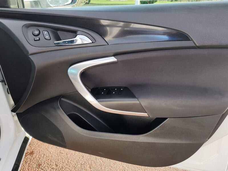 VAUXHALL INSIGNIA