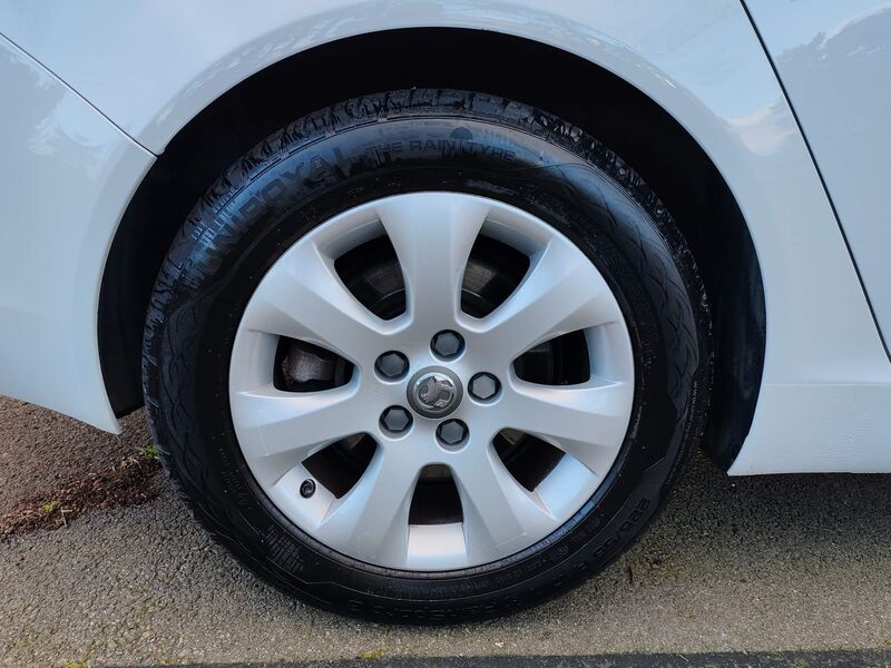 VAUXHALL INSIGNIA