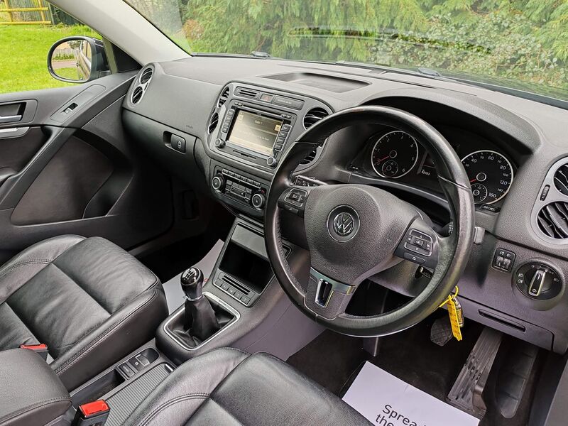 View VOLKSWAGEN TIGUAN 2.0 TDI BlueMotion Tech Match 4WD Euro 5 (s/s) 5dr