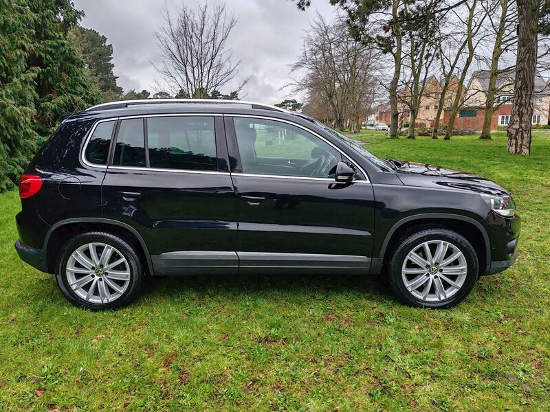 View VOLKSWAGEN TIGUAN 2.0 TDI BlueMotion Tech Match 4WD Euro 5 (s/s) 5dr