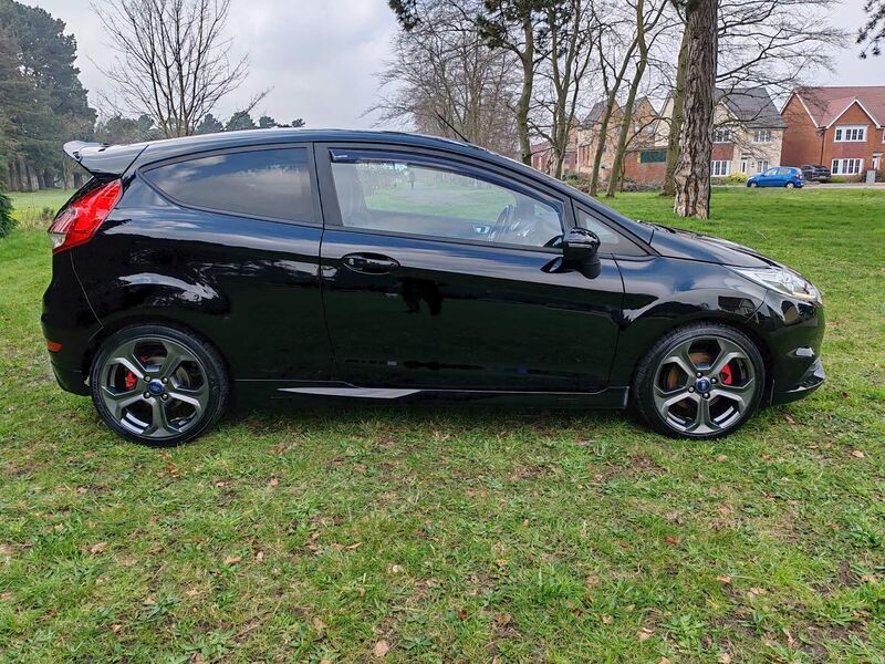 View FORD FIESTA 1.6T EcoBoost ST-3 Euro 6 3dr