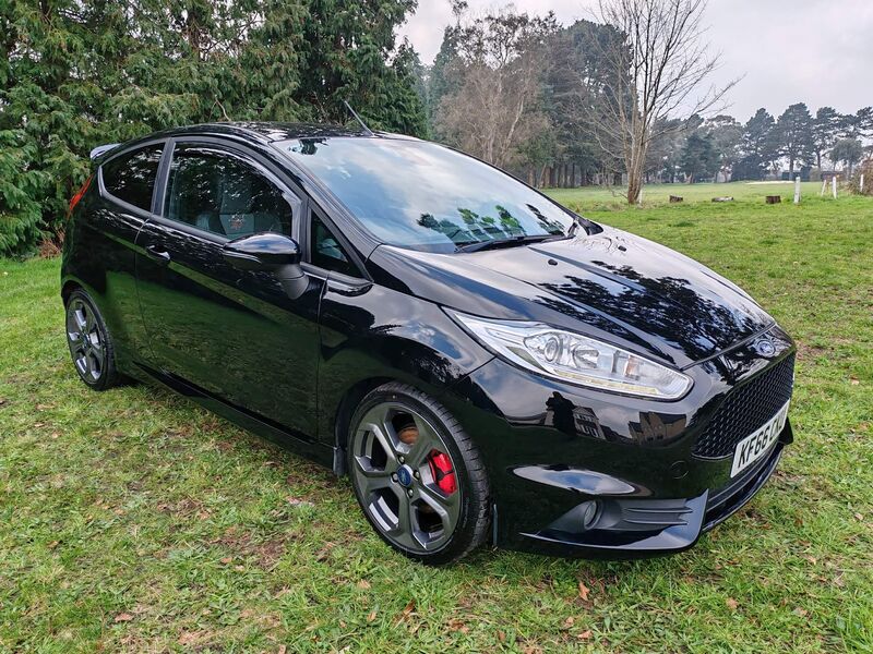 View FORD FIESTA 1.6T EcoBoost ST-3 Euro 6 3dr