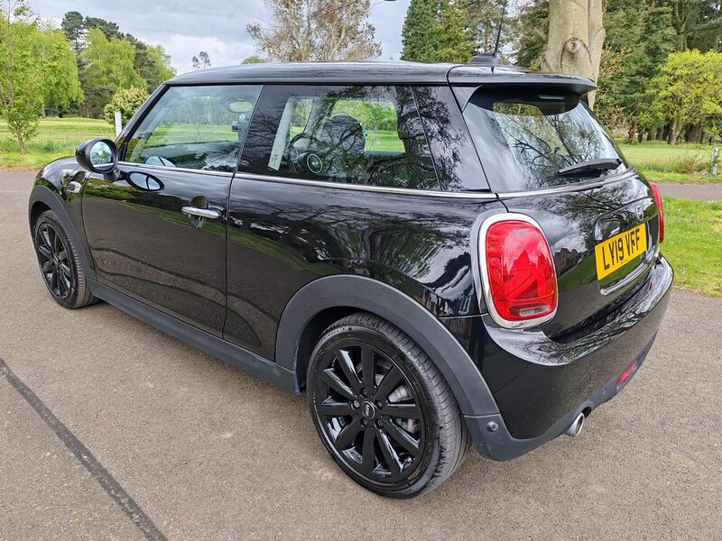 MINI HATCH