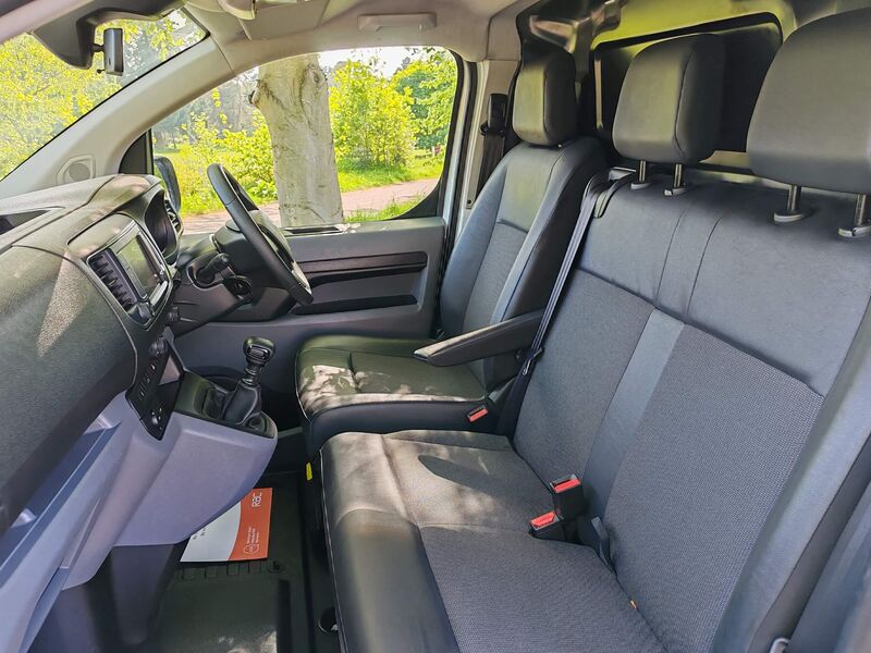 VAUXHALL VIVARO