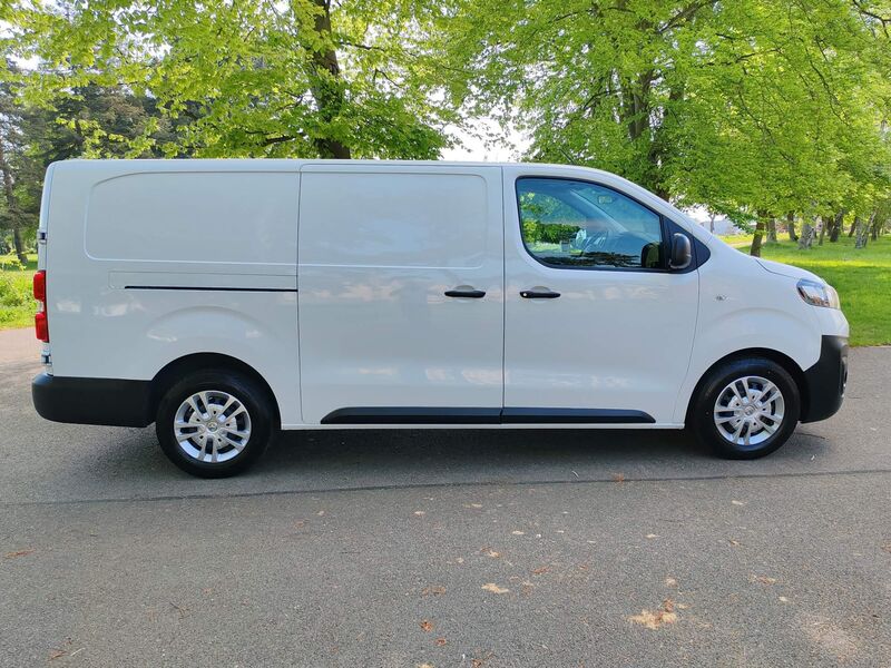 View VAUXHALL VIVARO 1.5 Turbo D 2900 Dynamic L2 H1 Euro 6 (s/s) 6dr