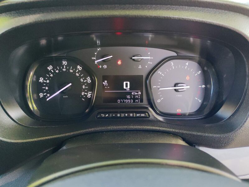 VAUXHALL VIVARO