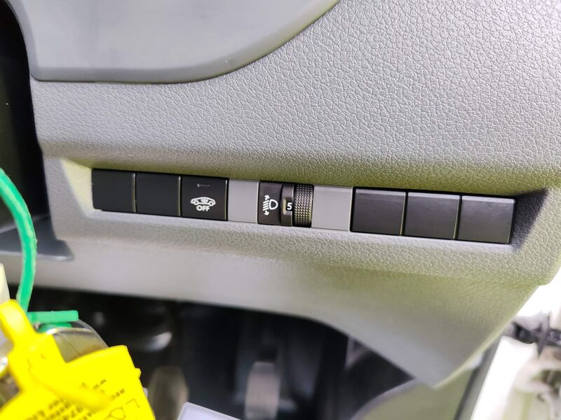 VAUXHALL VIVARO