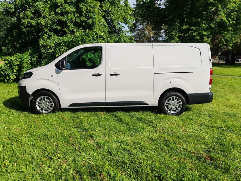 VAUXHALL VIVARO