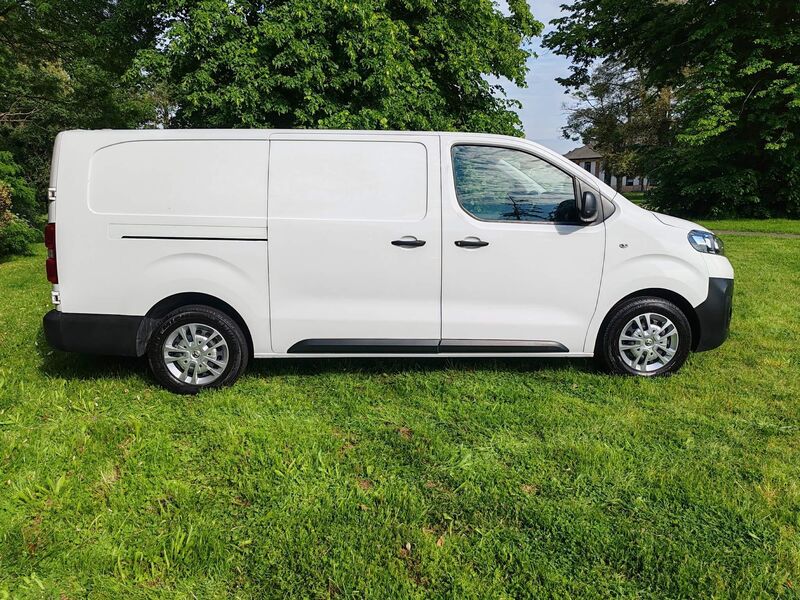View VAUXHALL VIVARO 2.0 Turbo D 3100 Dynamic L2 H1 Euro 6 (s/s) 6dr