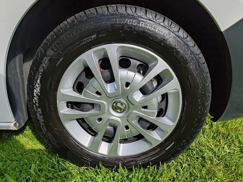 VAUXHALL VIVARO