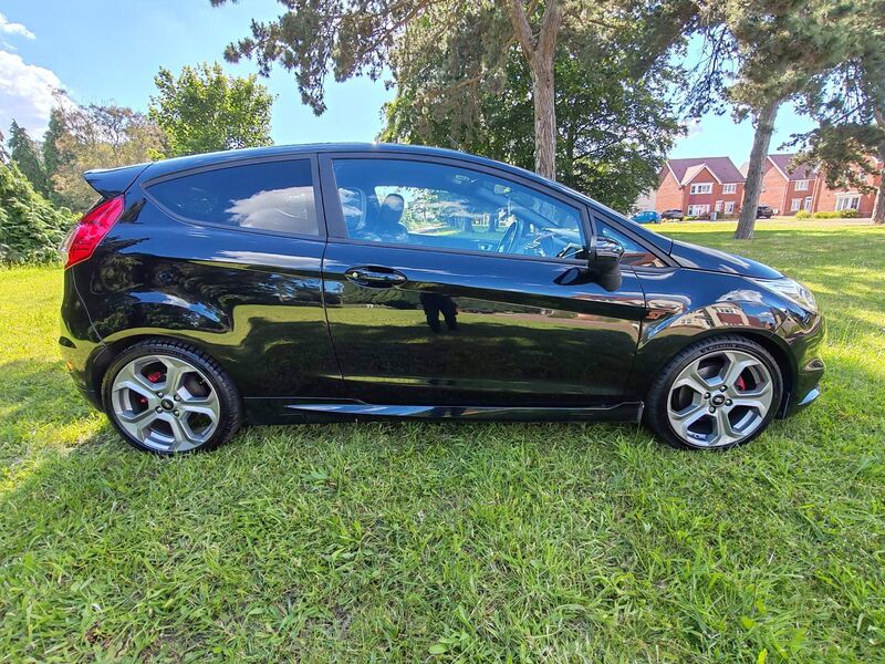View FORD FIESTA 1.6T EcoBoost ST-3 Euro 6 3dr