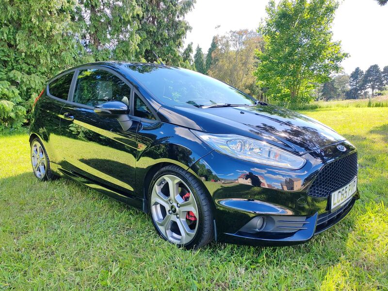 View FORD FIESTA 1.6T EcoBoost ST-3 Euro 6 3dr