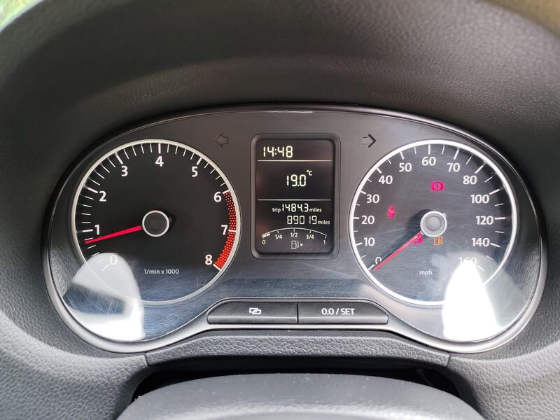 VOLKSWAGEN POLO