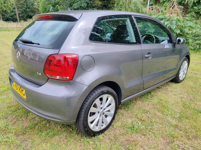 VOLKSWAGEN POLO