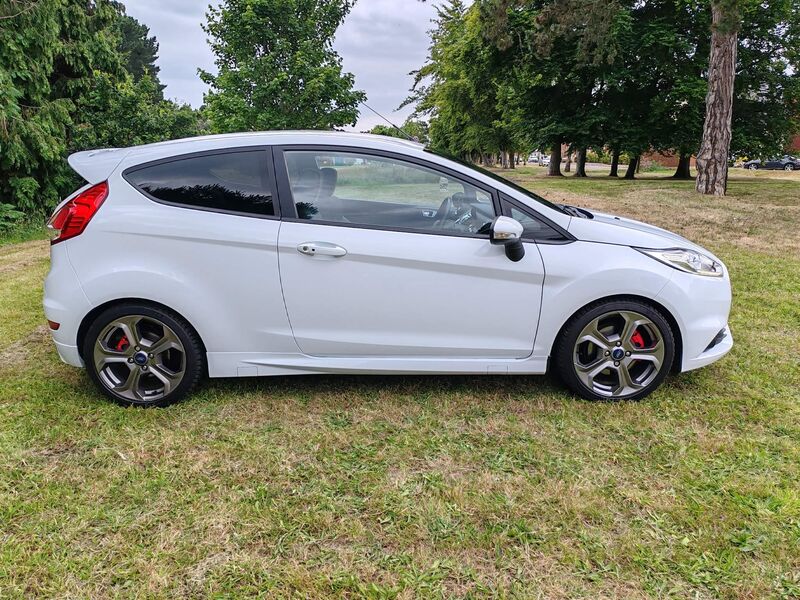 View FORD FIESTA 1.6T EcoBoost ST-2 Euro 5 3dr