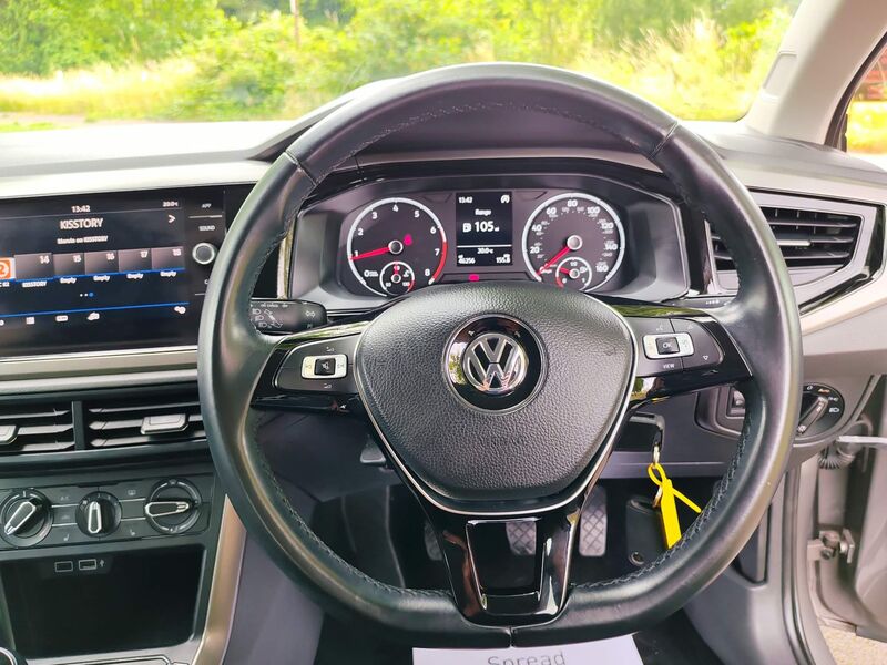 VOLKSWAGEN POLO