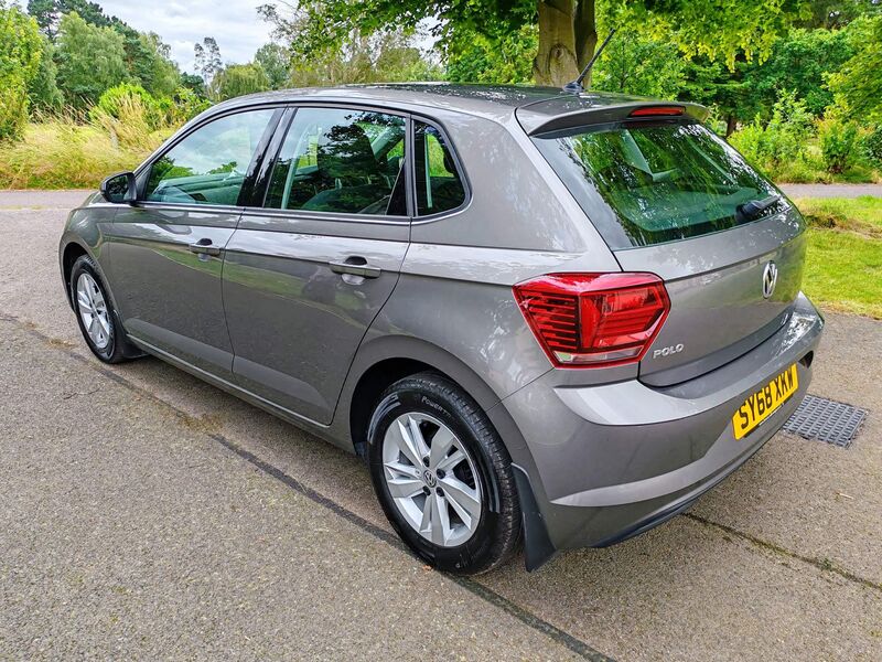 VOLKSWAGEN POLO