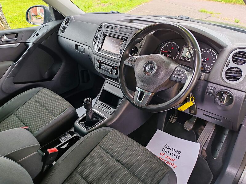 View VOLKSWAGEN TIGUAN 2.0 TDI BlueMotion Tech SE 4WD Euro 5 (s/s) 5dr