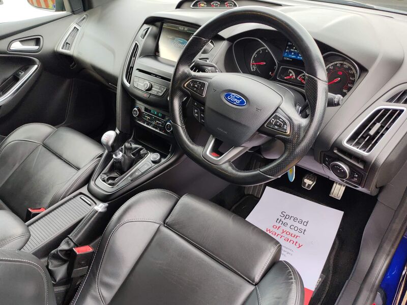 View FORD FOCUS 2.0T EcoBoost ST-3 Euro 6 (s/s) 5dr