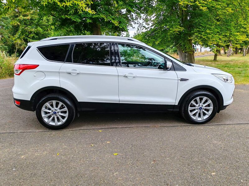View FORD KUGA 2.0 TDCi Titanium 2WD Euro 6 (s/s) 5dr