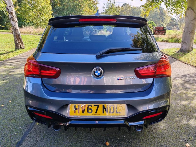 BMW 1 SERIES