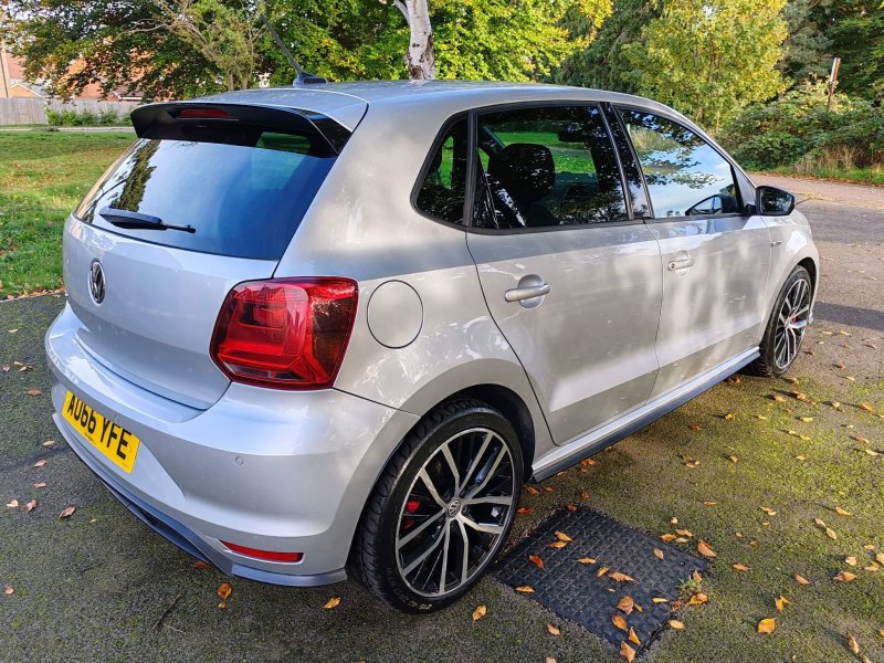 VOLKSWAGEN POLO
