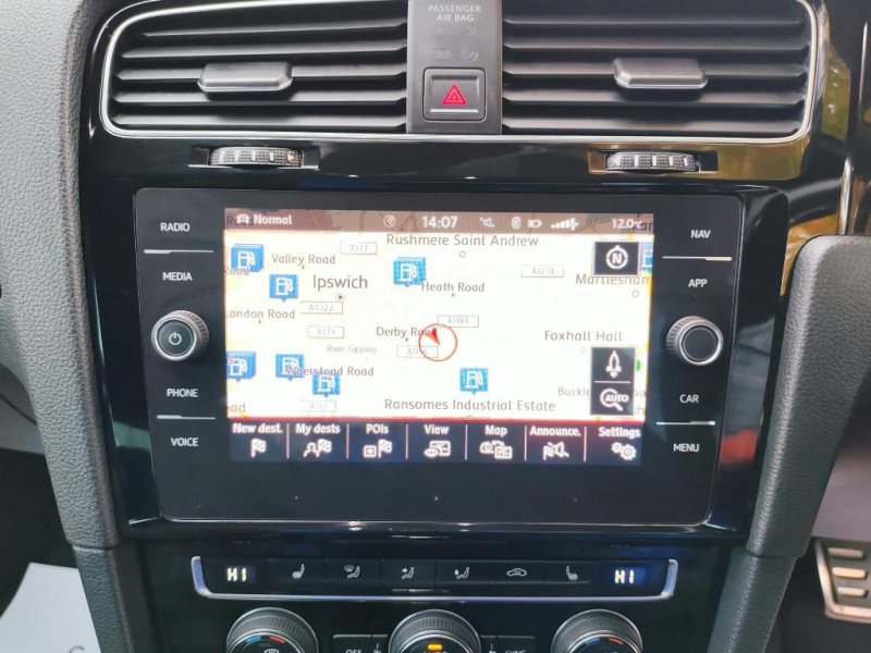 VOLKSWAGEN GOLF