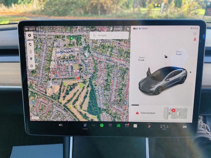 TESLA MODEL 3