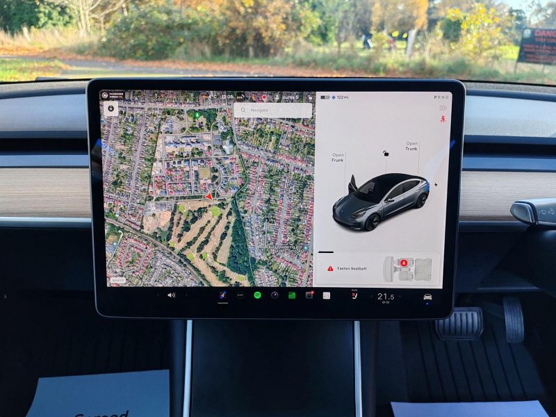 TESLA MODEL 3