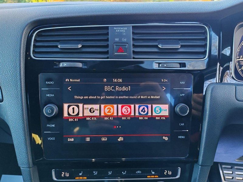VOLKSWAGEN GOLF