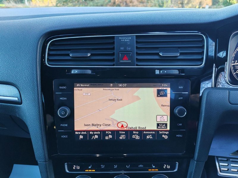 VOLKSWAGEN GOLF