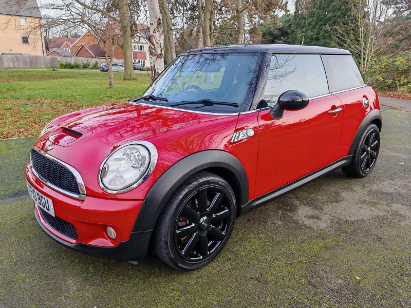 MINI HATCH