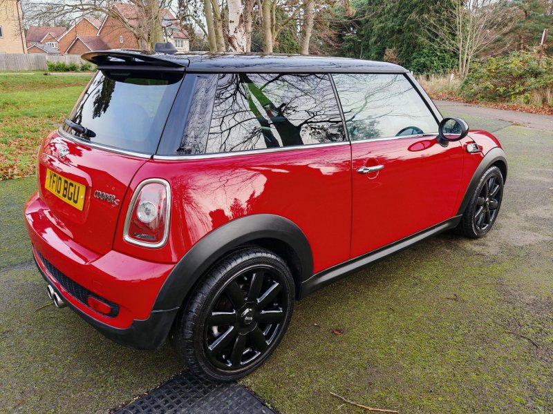 MINI HATCH
