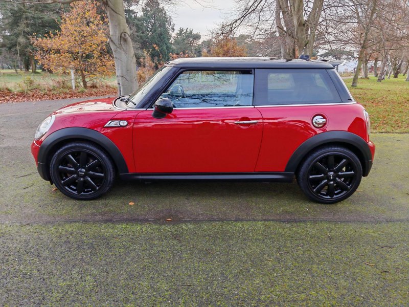 MINI HATCH