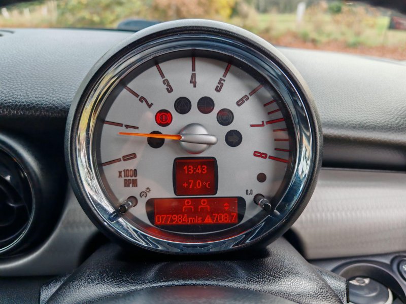 MINI HATCH