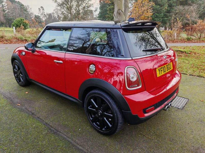 MINI HATCH