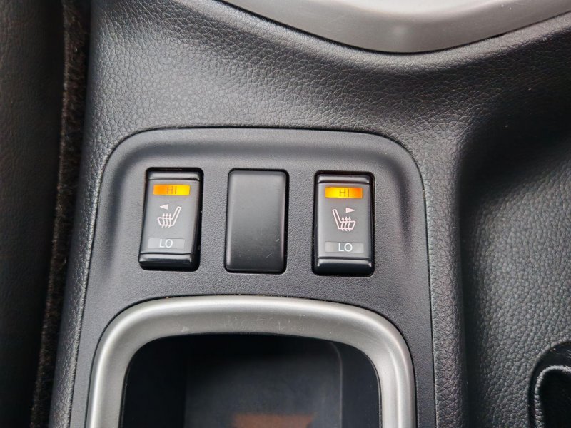 NISSAN NAVARA