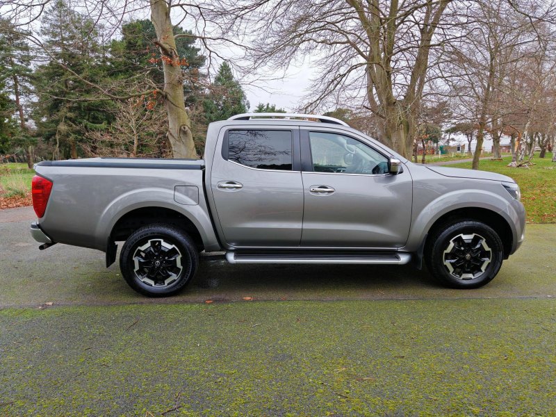 View NISSAN NAVARA 2.3 dCi Tekna Auto 4WD Euro 6 4dr