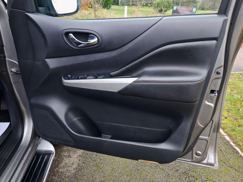NISSAN NAVARA