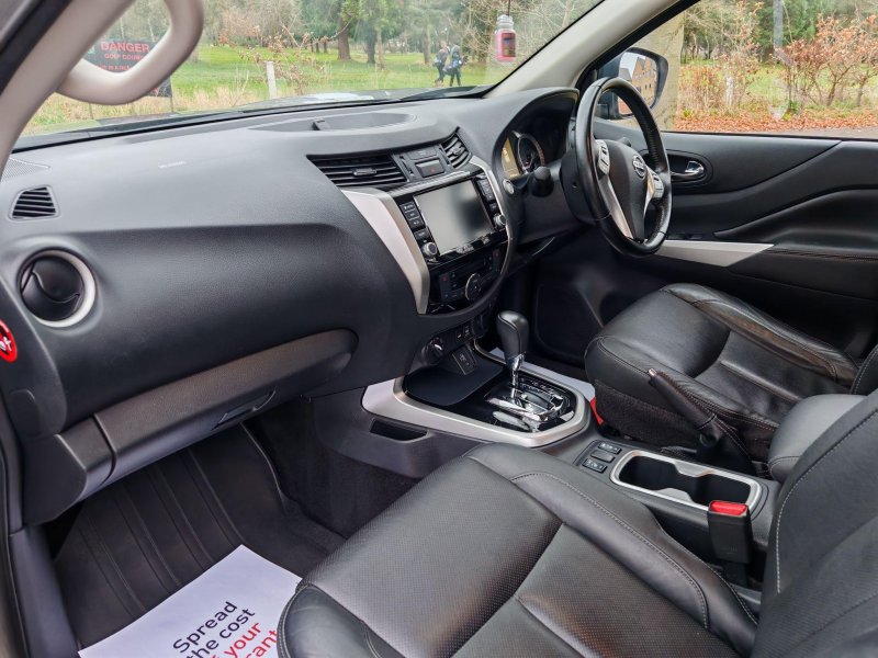 NISSAN NAVARA