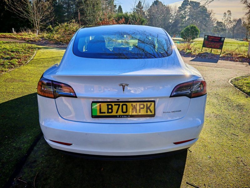 TESLA MODEL 3