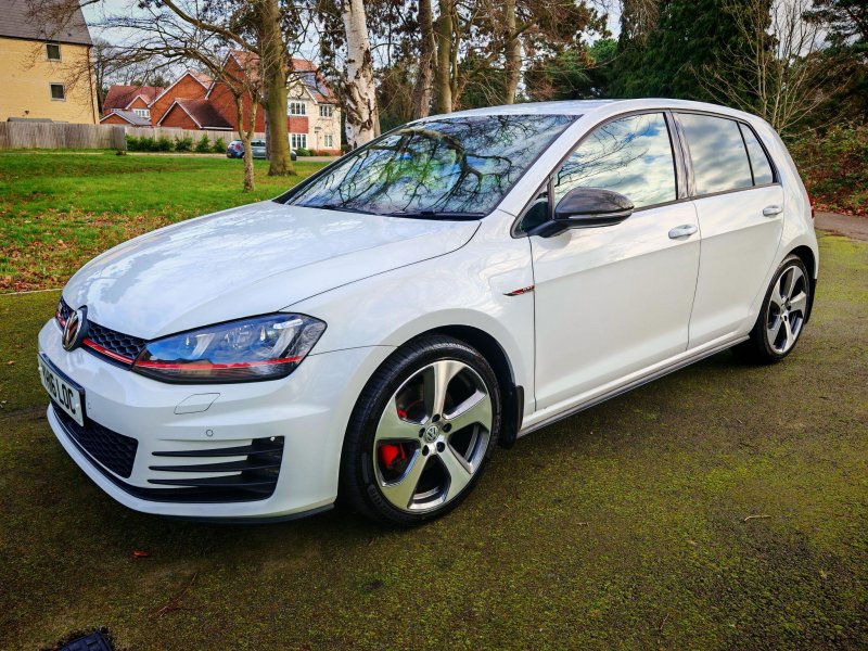 VOLKSWAGEN GOLF